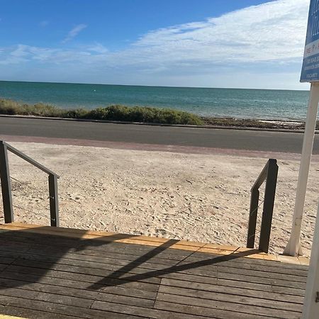 Oceanside Village Денем Екстер'єр фото